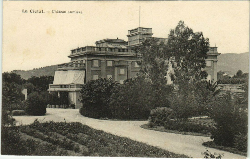Carte postale ancienne Château Lumière à La Ciotat