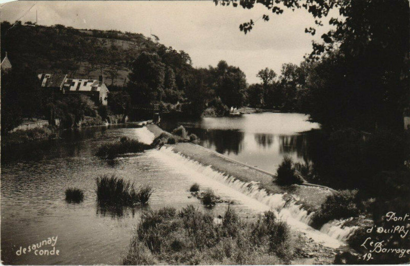 Carte postale ancienne Pont-d'Ouilly - Le Barrage à Pont-d'Ouilly