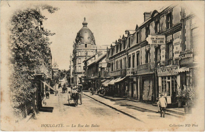 Carte postale ancienne Houlgate - La Rue des Bains à Houlgate
