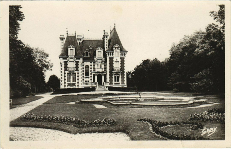 Carte postale ancienne Livarot - Le Chateau Bisson