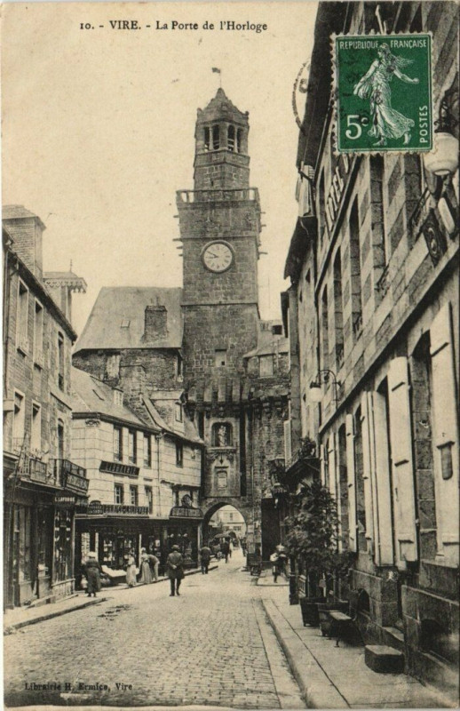 Carte postale ancienne Vire - La Porte de l'Horloge