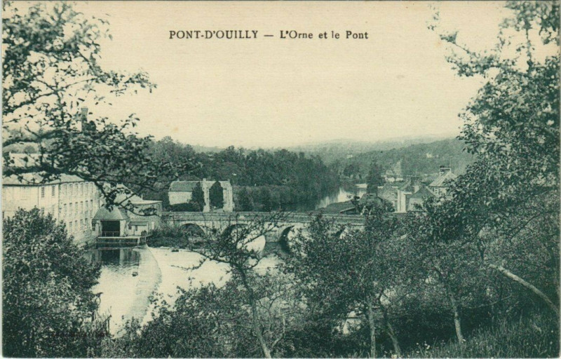 Carte postale ancienne Pont-d'Ouilly - L'Orne et le Pont à Pont-d'Ouilly
