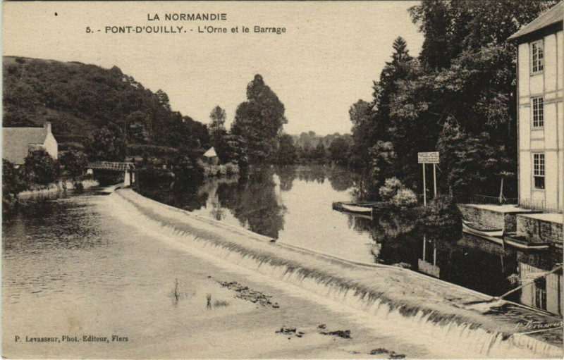 Carte postale ancienne Pont-d'Ouilly - L'Orne et le Barrage à Pont-d'Ouilly