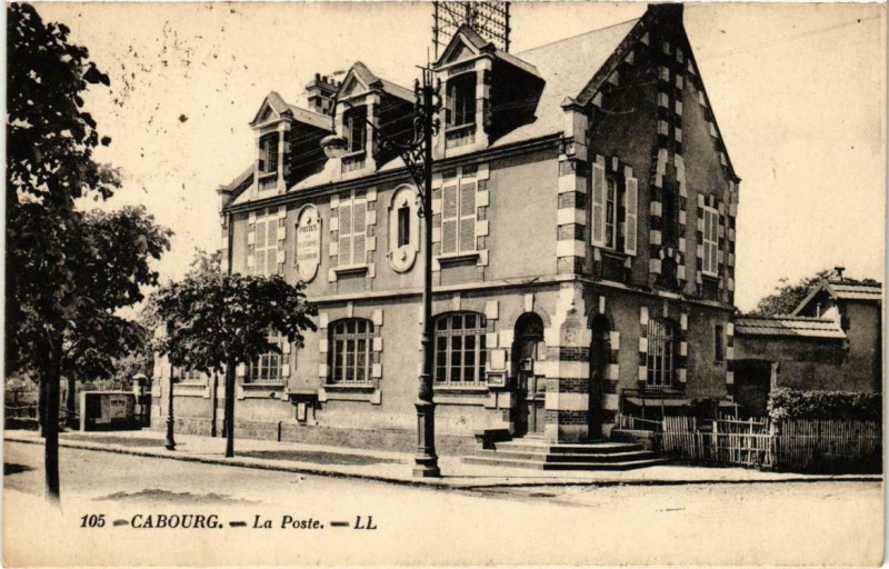Carte postale ancienne Cabourg (Dep.14) La Poste à Cabourg