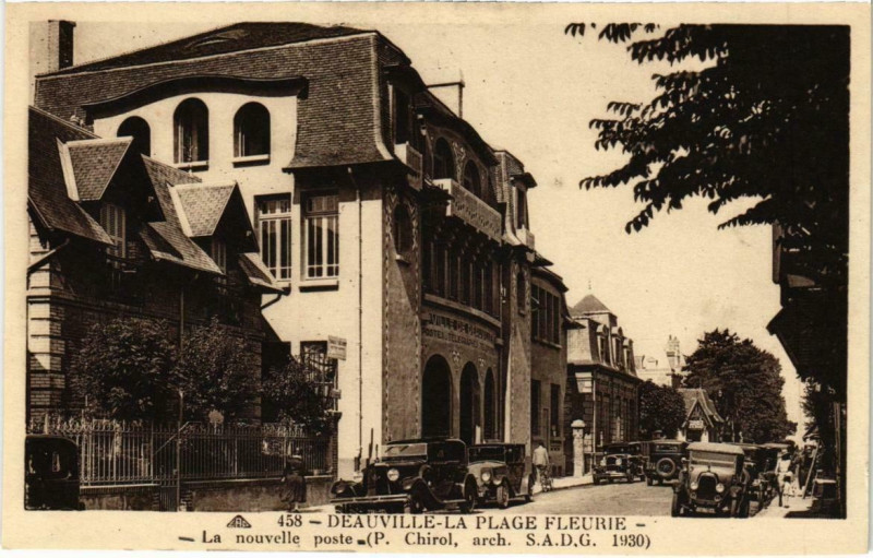 Carte postale ancienne Deauville (Dep.14) La Plage Fleurie La nouvelle Poste à Deauville