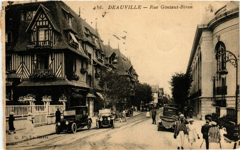 Carte postale ancienne Calvados Deauville Rue Gontaut-Biron à Deauville