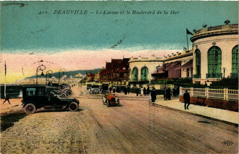 Carte postale ancienne Deauville Casino Boulevard de la Mer à Deauville