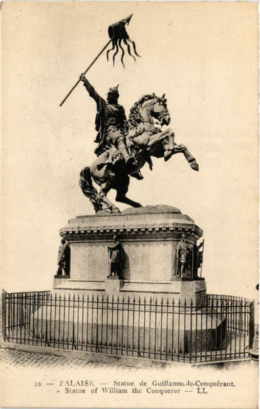 Carte postale ancienne Falaise Statue de Guillaume-le-Conquérant - Statue of William . à Falaise