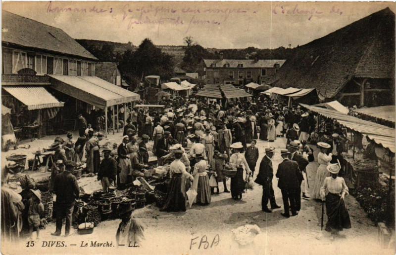 Carte postale ancienne Dives - Le Marché