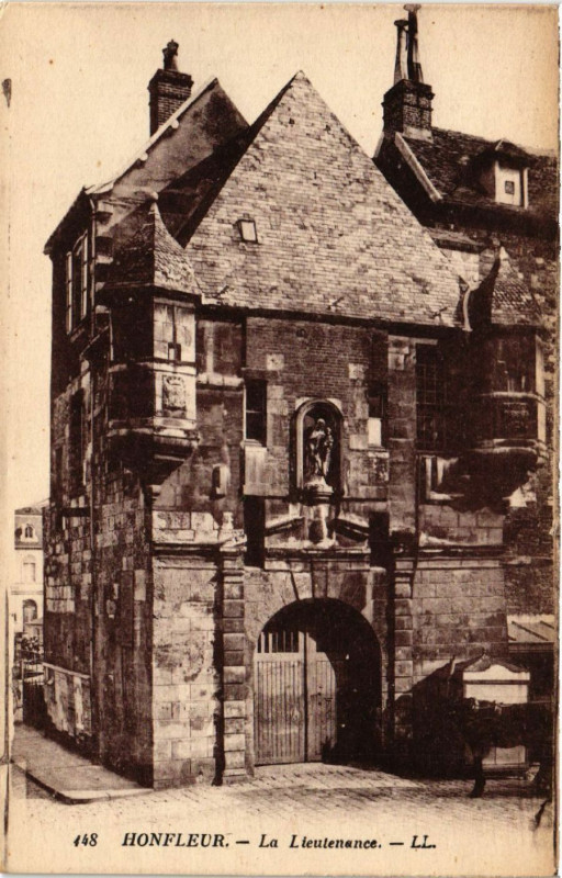 Carte postale ancienne Honfleur - La Lieutenance à Honfleur