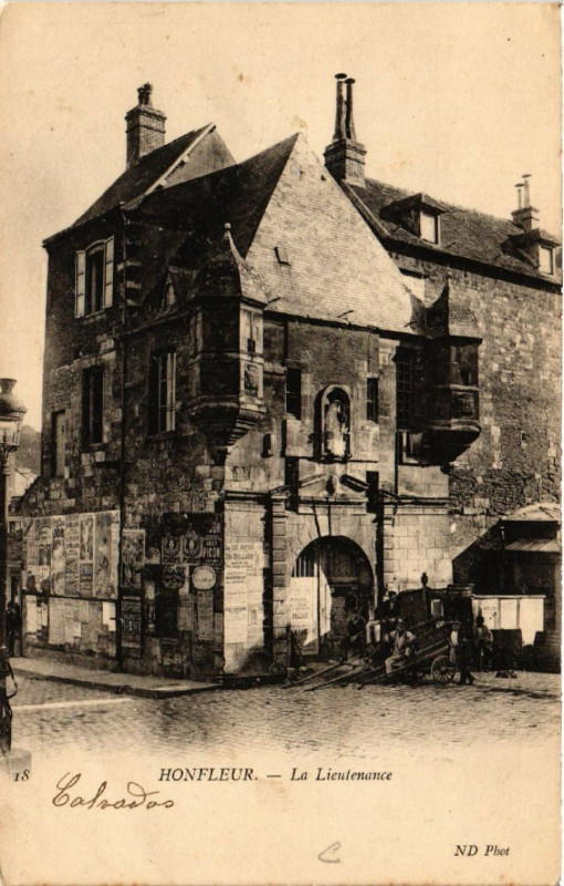 Carte postale ancienne Honfleur - La Lieutenance à Honfleur