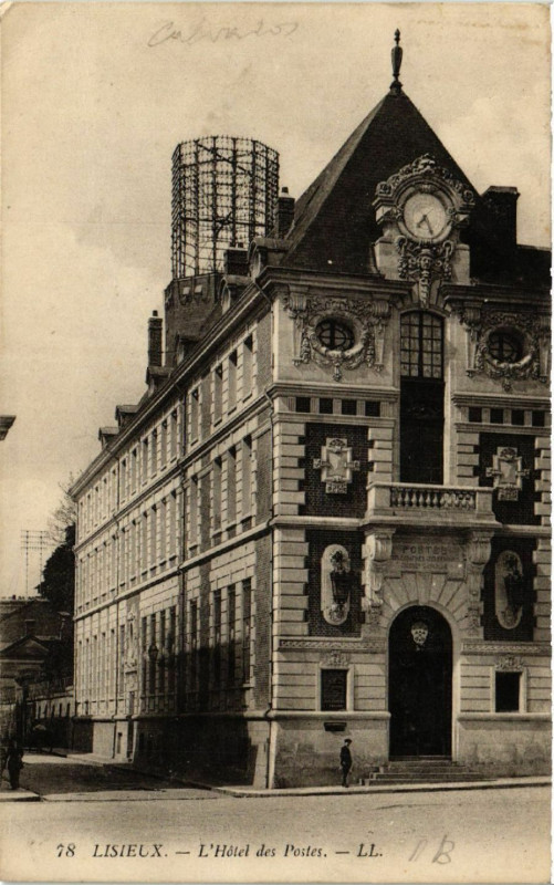 Carte postale ancienne Lisieux - L'Hotel des Postes à Lisieux