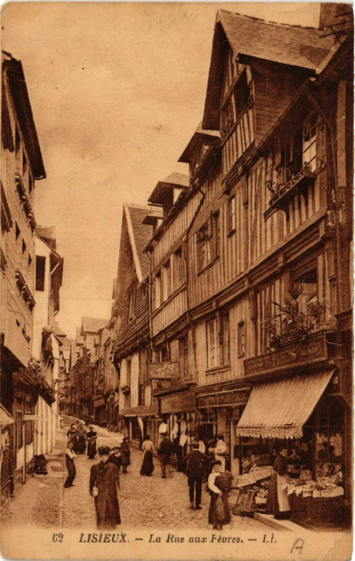 Carte postale ancienne Lisieux - La Rue aux Févres à Lisieux