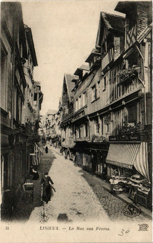 Carte postale ancienne Lisieux - La Rue aux Févres à Lisieux