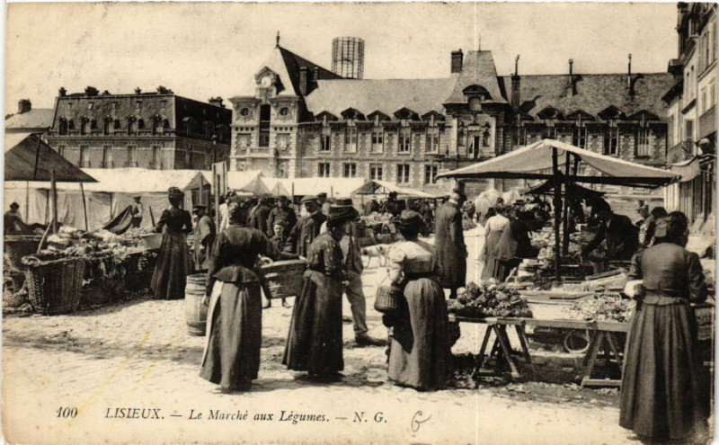 Carte postale ancienne Lisieux - Le Marché aux Légumes à Lisieux