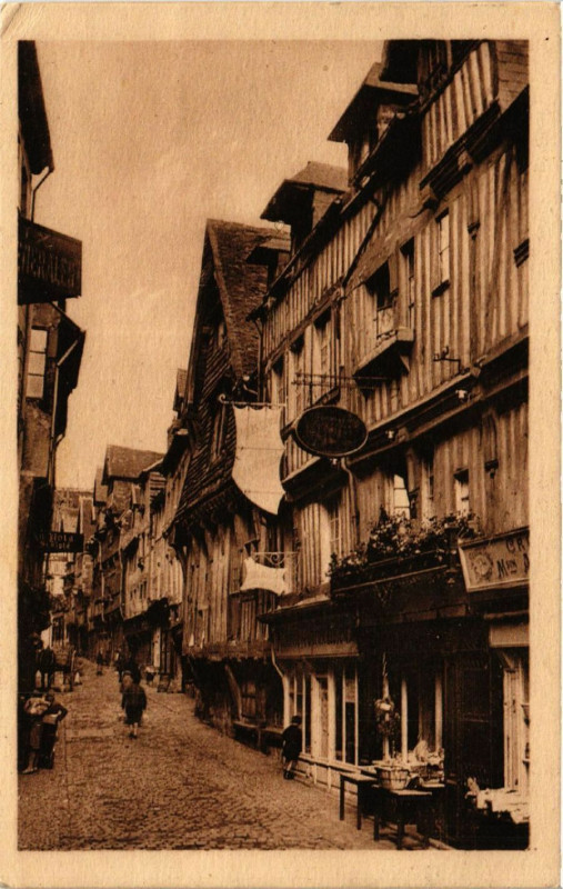 Carte postale ancienne Lisieux - Rue au Févres à Lisieux