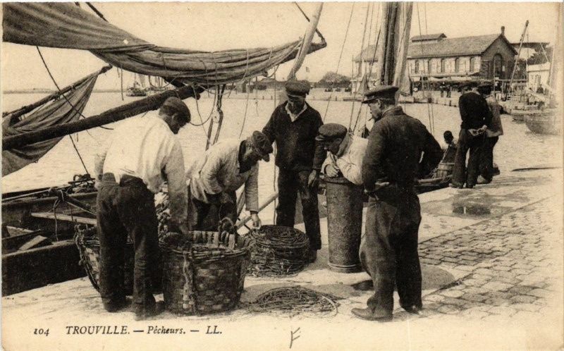 Carte postale ancienne Trouville - Pécheurs