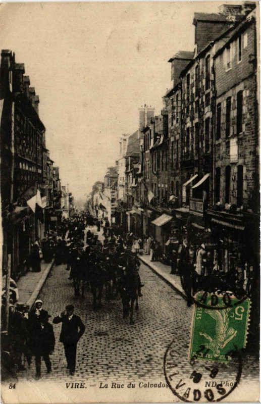 Carte postale ancienne Vire - La Rue du Calvados
