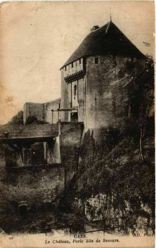 Carte postale ancienne Caen - Le Chateau porte dite de Secours à Caen