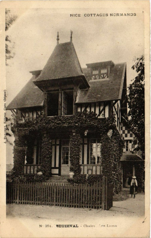 Carte postale ancienne Nice Cottages Normands - Beuzeval - Chalet - Les Lions