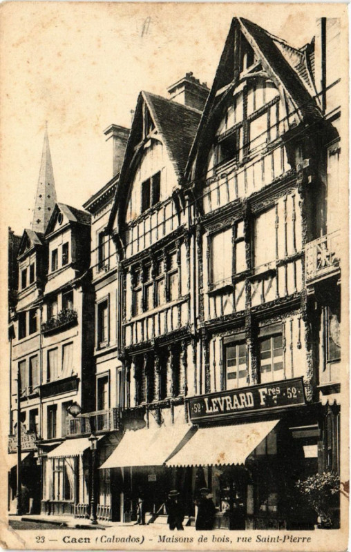 Carte postale ancienne Caen - Maison de bois rue Saint-Pierre à Caen