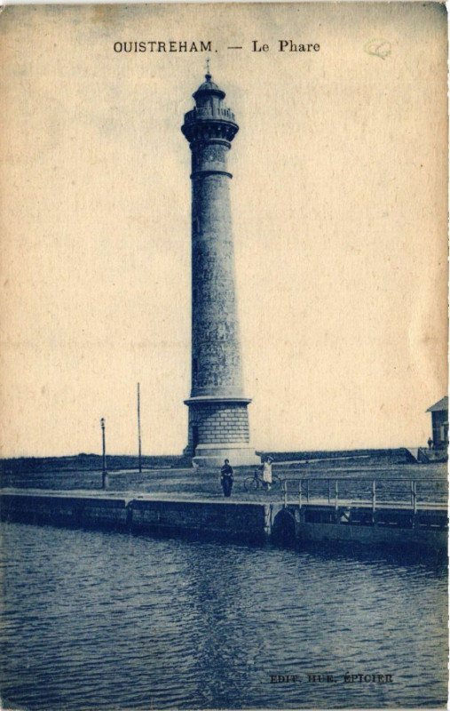 Carte postale ancienne Ouistreham - Le Phare à Ouistreham