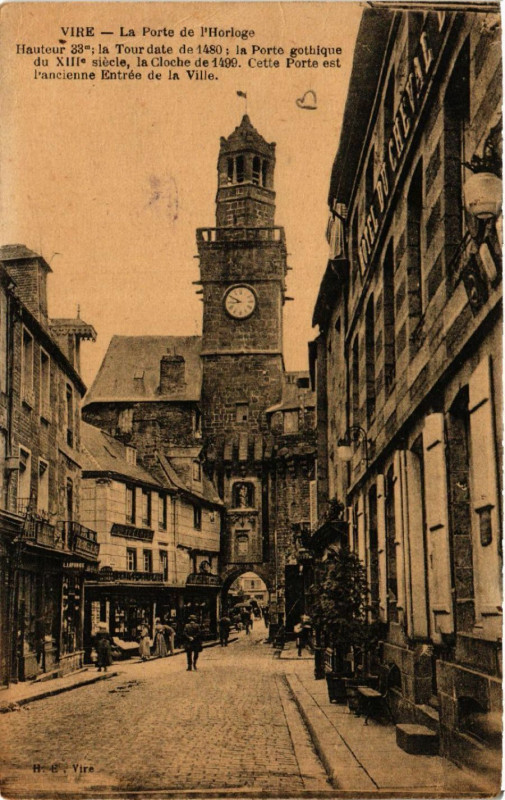 Carte postale ancienne Vire - La Porte de l'Horloge