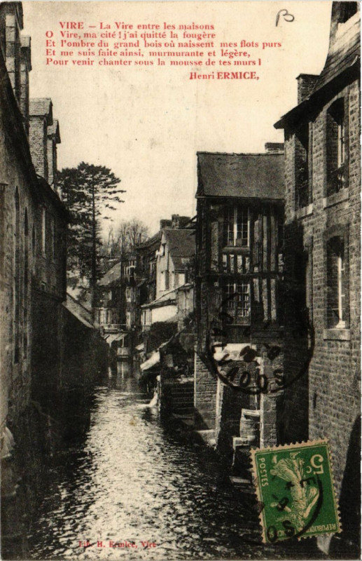 Carte postale ancienne Vire - La Vire entre les maisons à Maisons