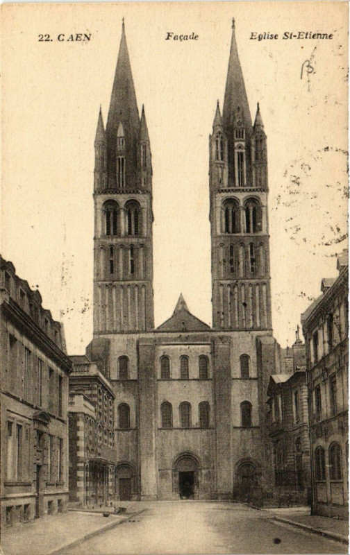 Carte postale ancienne Caen - Facade - Eglise Saint-Etienne à Caen