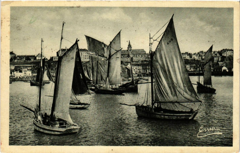 Carte postale ancienne Granville Voiliers de Péche Passez L'Ete Granville Le Monaco à Ranville