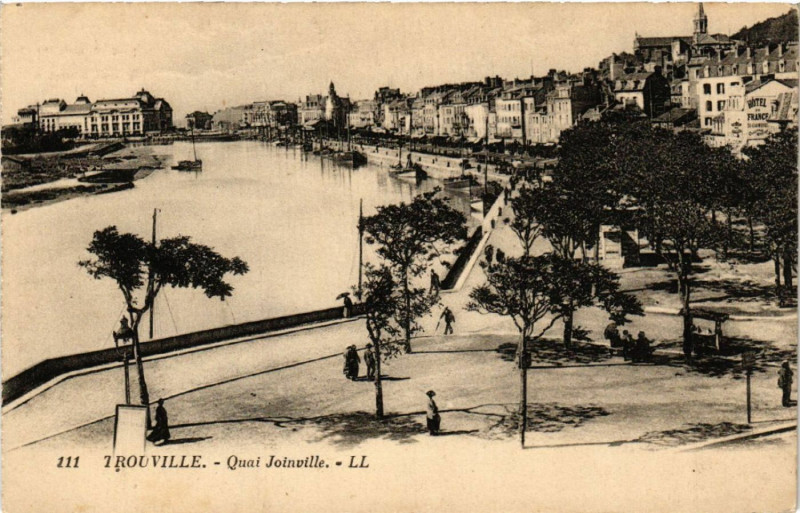 Carte postale ancienne Trouville - Les Villas de la Plage
