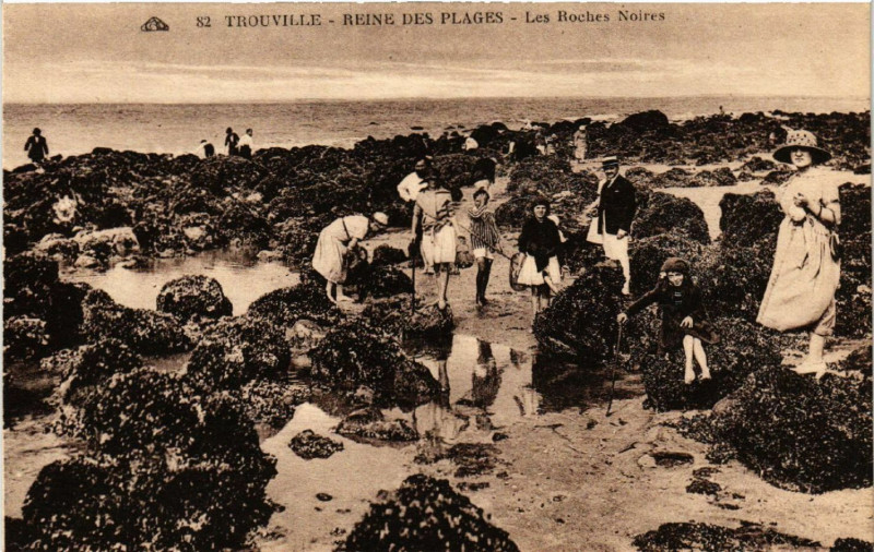 Carte postale ancienne Trouville - Reine des Plages - Les Roches Noires