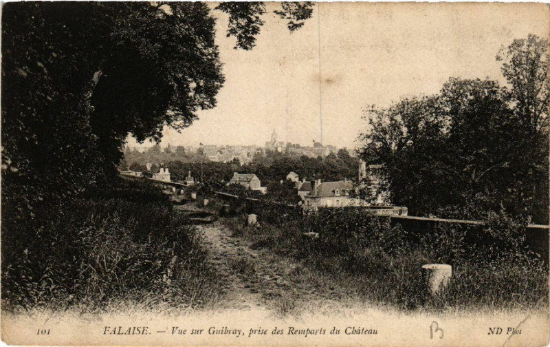 Carte postale ancienne Falaise - Vue sur Guibray prise des Remparts du Chateau à Falaise