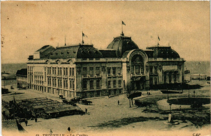 Carte postale ancienne Trouville - Le Casino