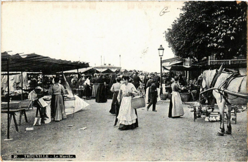 Carte postale ancienne Trouville - Le Marché