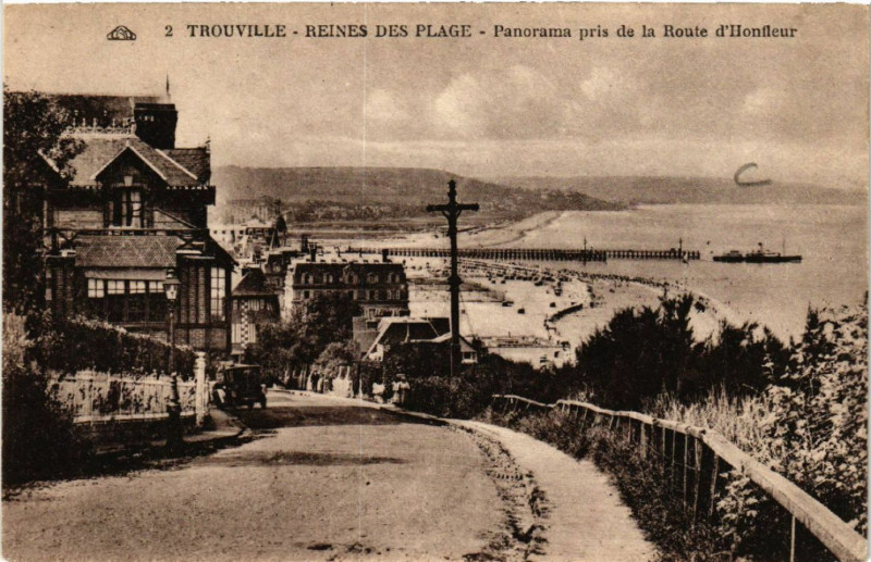 Carte postale ancienne Trouville - Reines des Plage - Panorama pris de la Route d'Honfleur à Honfleur