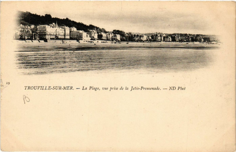 Carte postale ancienne Trouville-sur-Mer - La Plage vue prise de la Jetée-Promenade à Trouville-sur-Mer