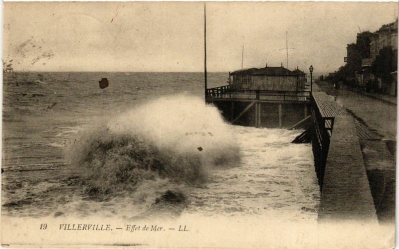 Carte postale ancienne Villerville - Effet de Mer à Villerville