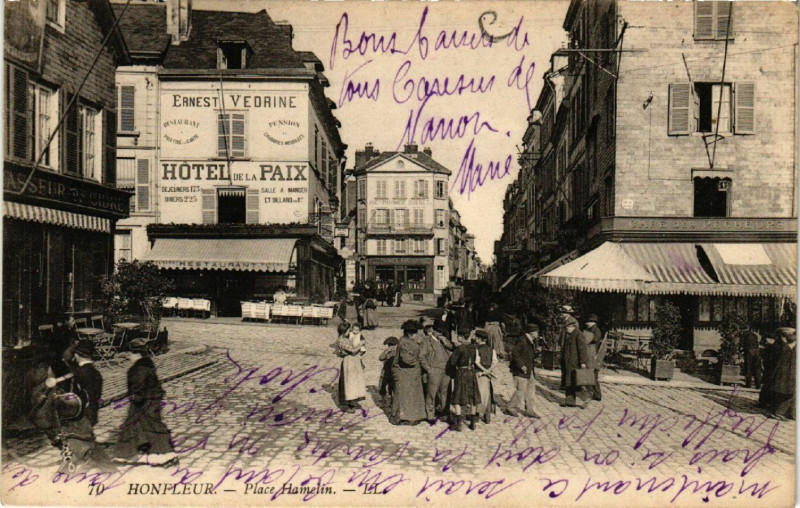 Carte postale ancienne Honfleur - Place Hamelin à Honfleur
