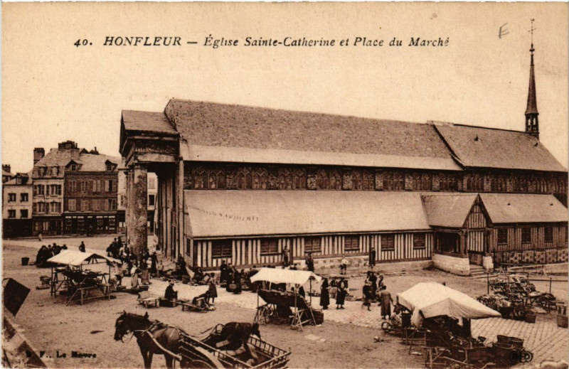 Carte postale ancienne Honfleur - Eglise Sainte-Catherine et Place du Marché à Honfleur