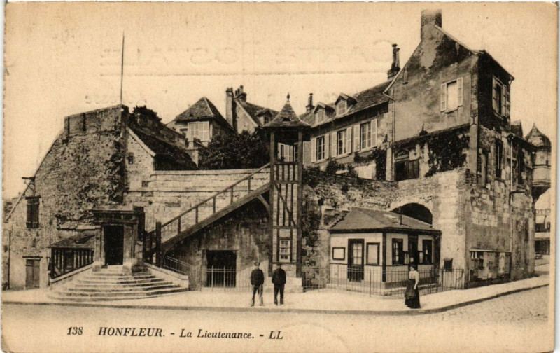 Carte postale ancienne Honfleur - La Lieutenance à Honfleur