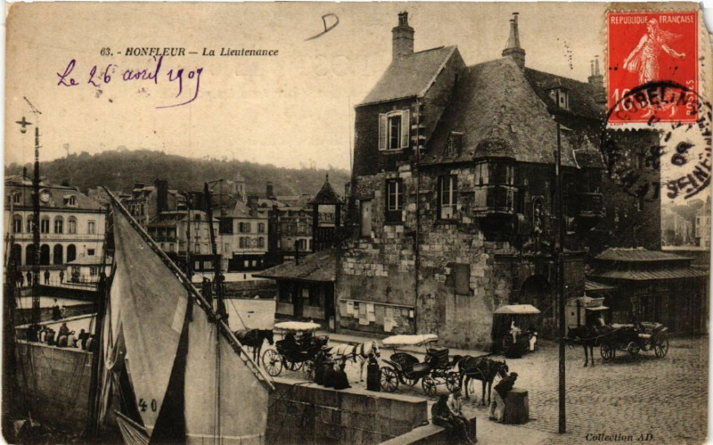 Carte postale ancienne Honfleur - La Lieutenance à Honfleur