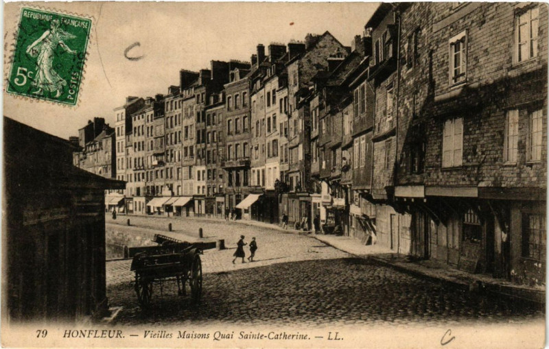 Carte postale ancienne Honfleur - Vieilles Maisons Quai Sainte-Catherine à Honfleur