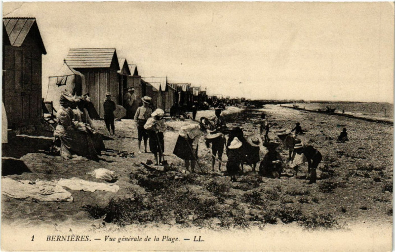 Carte postale ancienne Bernieres - Vue générale de la Plage