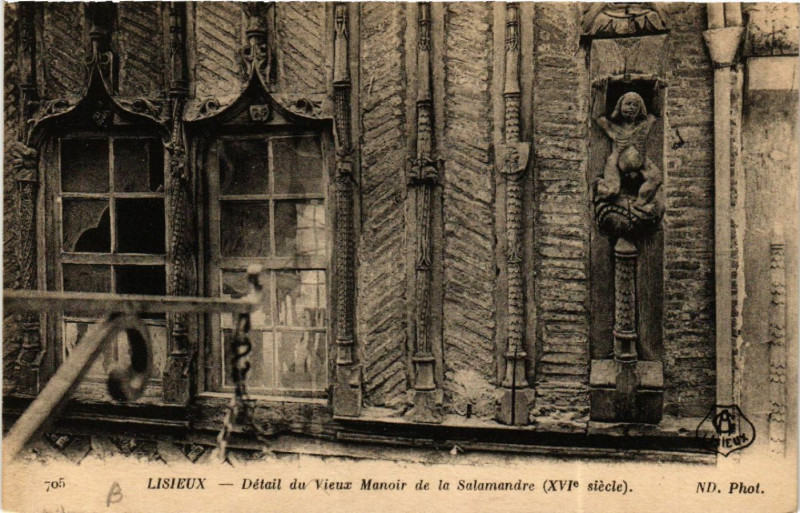 Carte postale ancienne Lisieux - Détail du Vieux Manoir de la Salamandre (Xvi siécle) à Lisieux