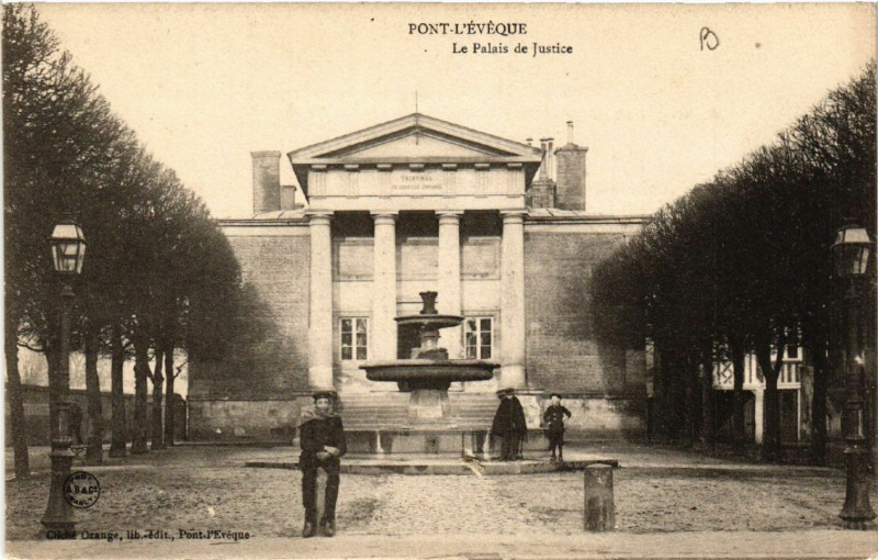Carte postale ancienne Pont-l'Eveque - Le Palais de Justice à Pont-l'Évêque