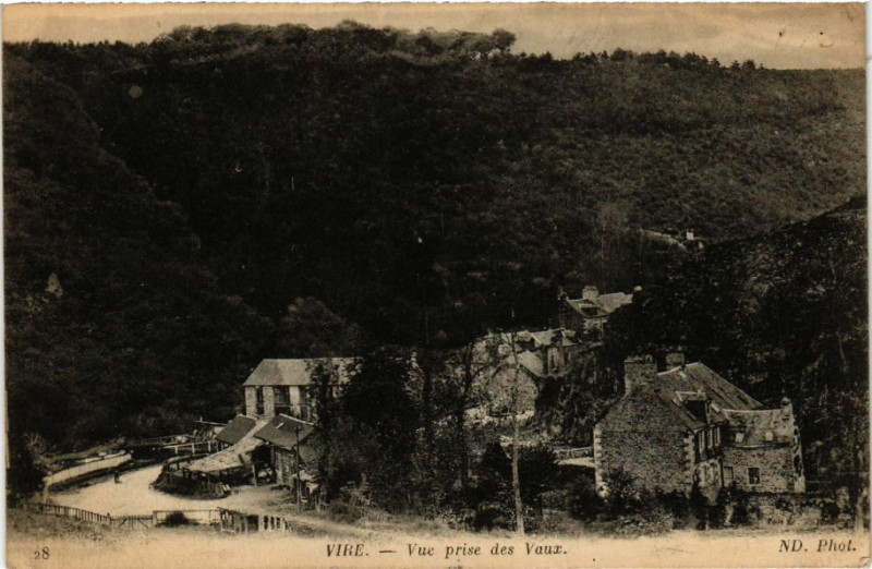 Carte postale ancienne Vire - Vue prise des Vaux