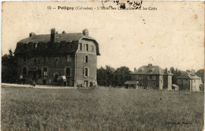 Carte postale ancienne L'Hôtel des Célibataires et les Cités à Potigny