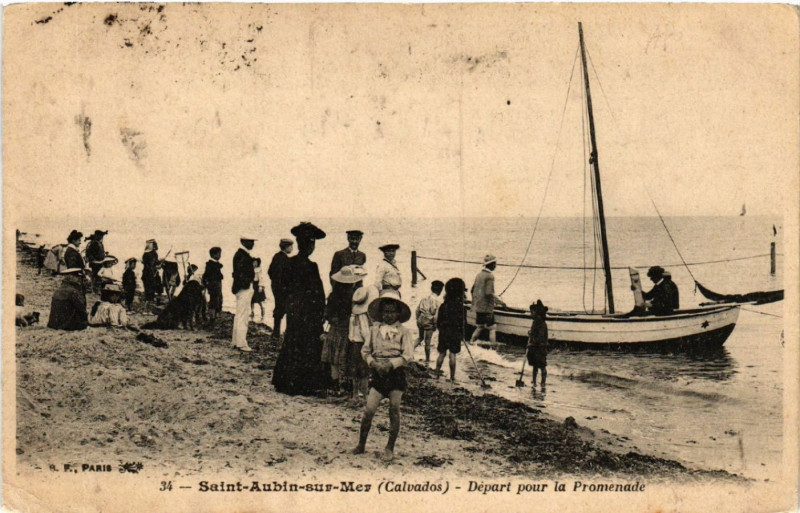 Carte postale ancienne Saint-Aubin-sur-Mer - Départ pour la Promenade à Saint-Aubin-sur-Mer