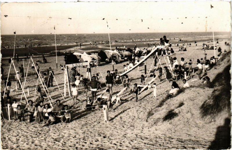 Carte postale ancienne Images de France - Chanceville - Les jeux de la Plage